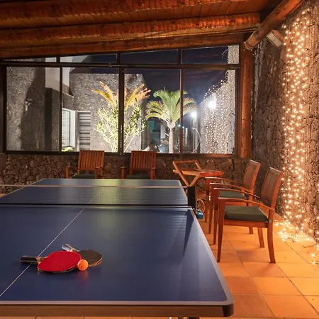 Volcán Con Piscina E Impresionantes Vistas Al Mar, Pádel Y Mini Golf En Montaña Roja Villa