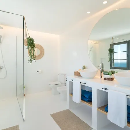 Volcan Con Piscina E Impresionantes Vistas Al Mar, Padel Y Mini Golf En Montana Roja Vila