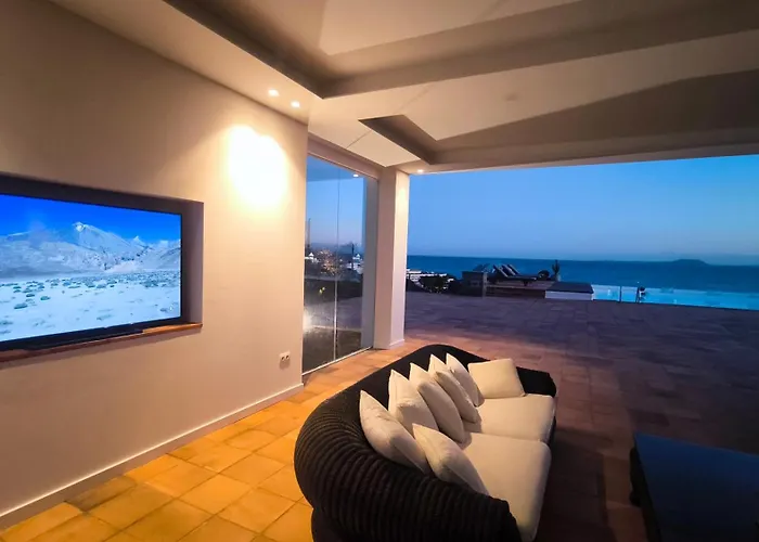 Villa Volcan Con Piscina E Impresionantes Vistas Al Mar, Padel Y Mini Golf En Montana Roja *