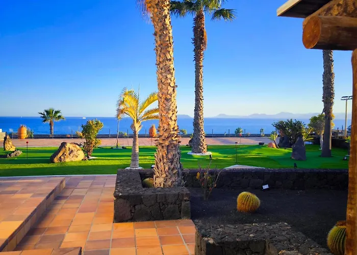 Villa Volcan Con Piscina E Impresionantes Vistas Al Mar, Padel Y Mini Golf En Montana Roja