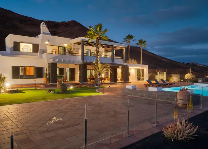 Volcan Con Piscina E Impresionantes Vistas Al Mar, Padel Y Mini Golf En Montana Roja Villa *