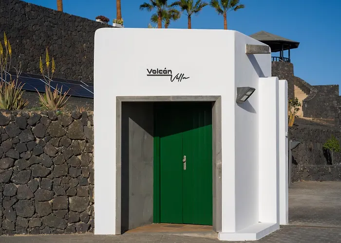 Volcan Con Piscina E Impresionantes Vistas Al Mar, Padel Y Mini Golf En Montana Roja Villa Playa Blanca (Lanzarote)