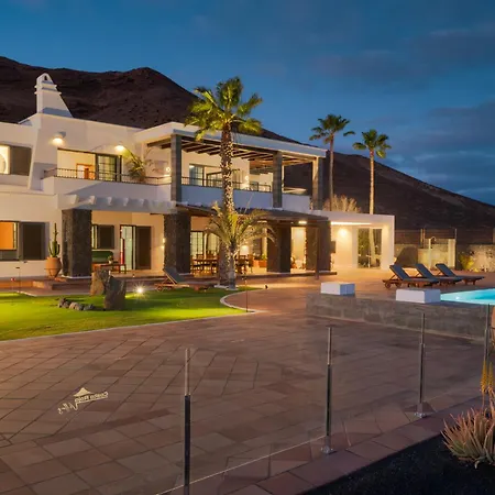 Volcan Con Piscina E Impresionantes Vistas Al Mar, Padel Y Mini Golf En Montana Roja فيلة *