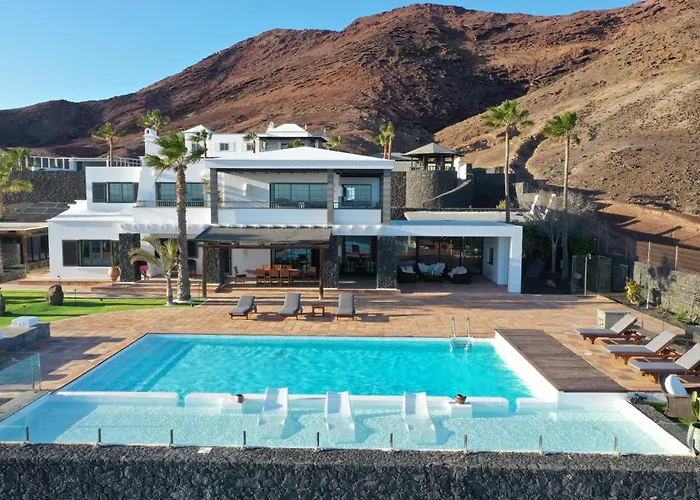 Volcan Con Piscina E Impresionantes Vistas Al Mar, Padel Y Mini Golf En Montana Roja فيلة بلايا بلانكا