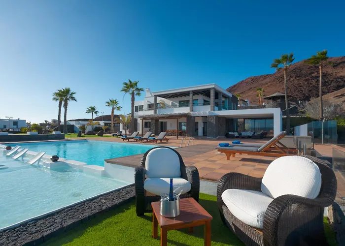 Volcan Con Piscina E Impresionantes Vistas Al Mar, Padel Y Mini Golf En Montana Roja فيلة *