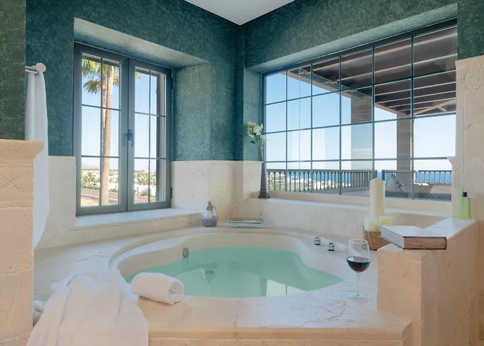 Volcan Con Piscina E Impresionantes Vistas Al Mar, Padel Y Mini Golf En Montana Roja فيلة