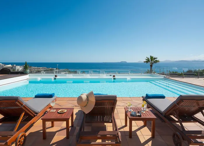 Volcan Con Piscina E Impresionantes Vistas Al Mar, Padel Y Mini Golf En Montana Roja فيلة بلايا بلانكا